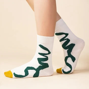 Yeni Kadın Çizgi Yağlıboya Tarzı Pamuk Orta Tüp Çorap Kadın Sokak Harajuku Tarzı Rahat Spor Kaykay Uzun Çorap